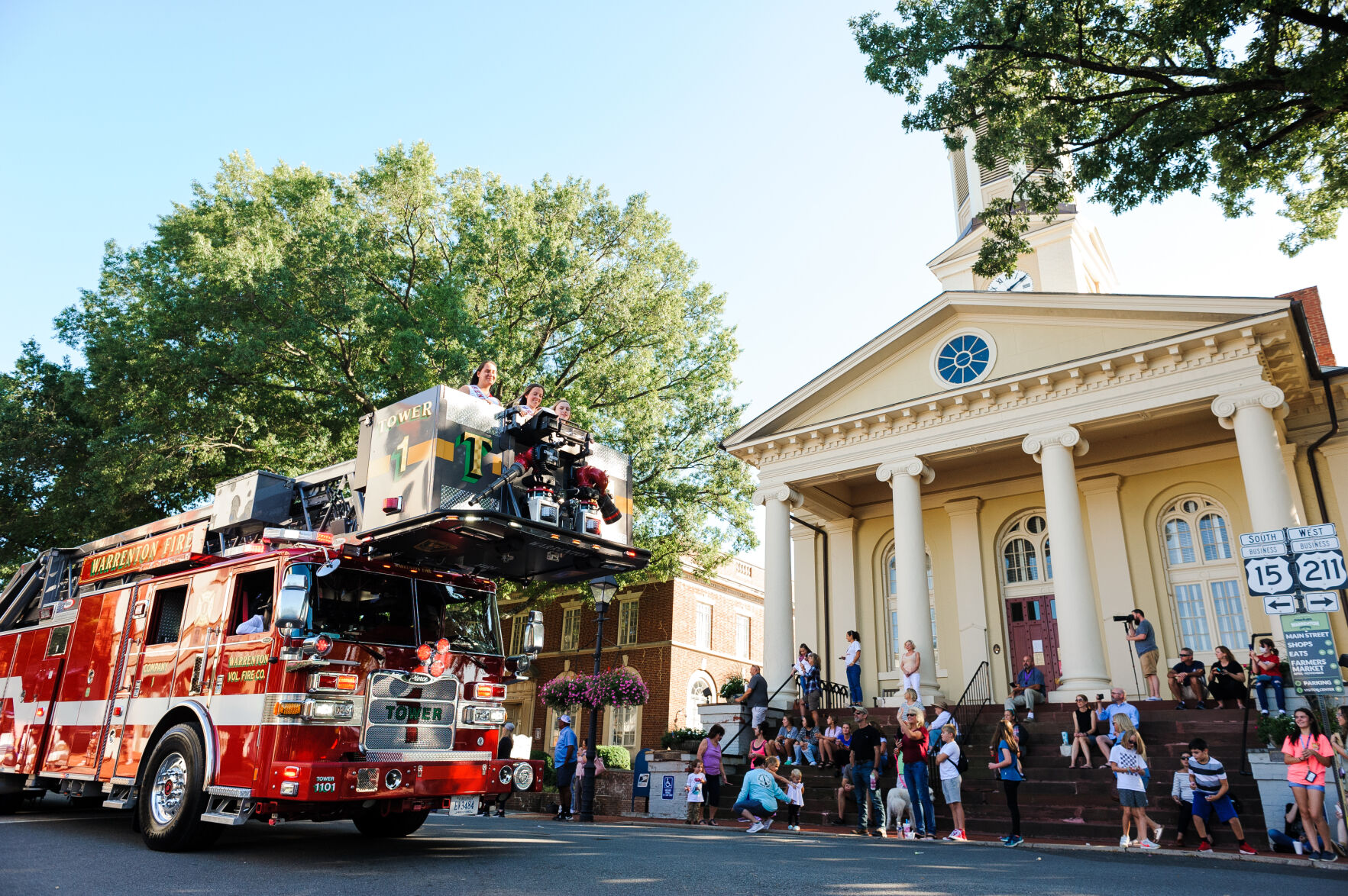 photo_ft_news_fhs homecoming parade-6_20210902.jpg